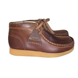 youth wallabee shoes